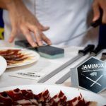 cuchillos jamoneros jaminox afilando cuchillo jamonero con piedra