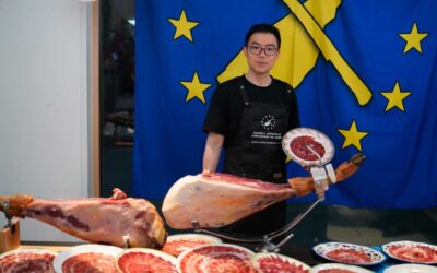 Simón: El Líder Visionario y Cortador de Jamón en Shanghái, China