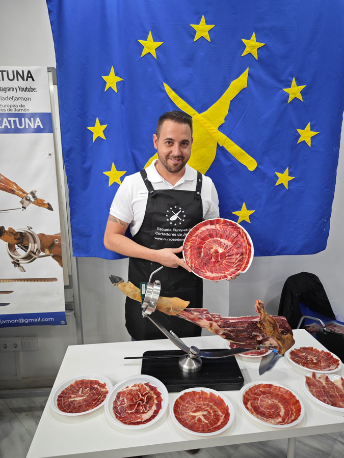 cortador de jamón en Écija