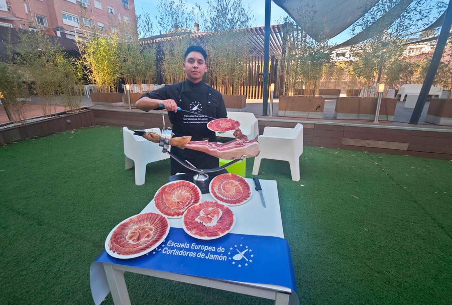 Ronald Padilla, Cortador de Jamón en Madrid