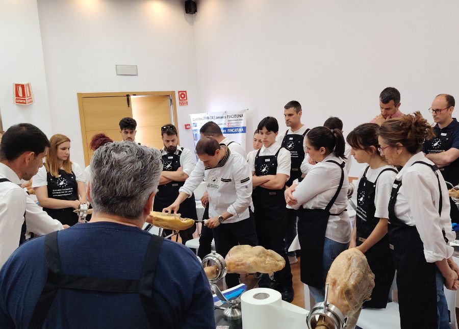 Curso Cortador de Jamón en Málaga Mayo 2025 (17) Curso Cortador de Jamón en Málaga