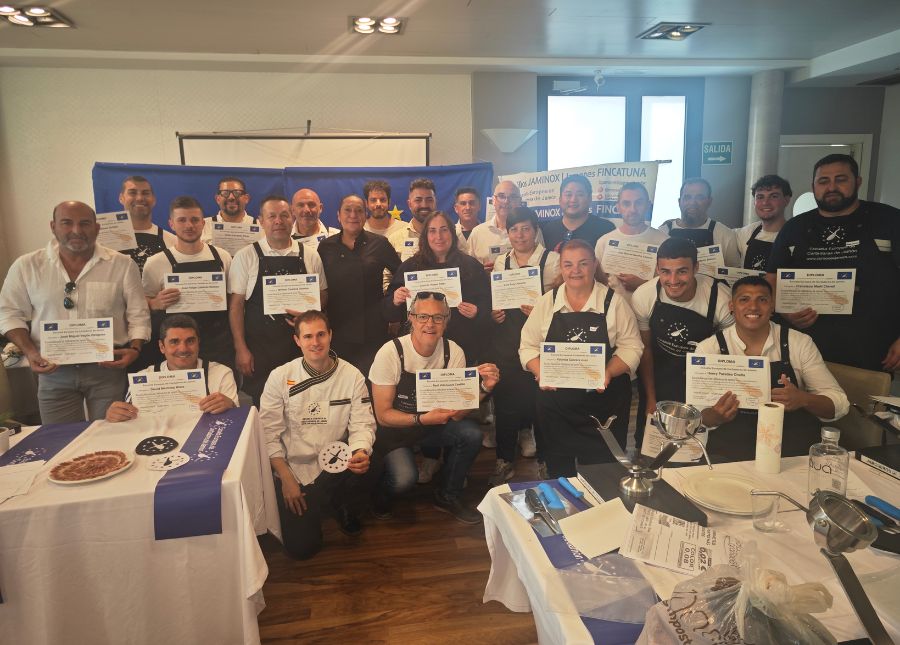 Jamones FINCATUNA 7 Curso Cortador de Jamón en Valencia: Tradición, Técnica y Oportunidades Profesionales
