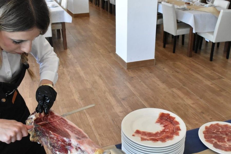Esther Moreno – Cortadora de Jamón (12) Cortadora de Jamón en Alhaurín de la Torre, Torremolinos y Fuengirola