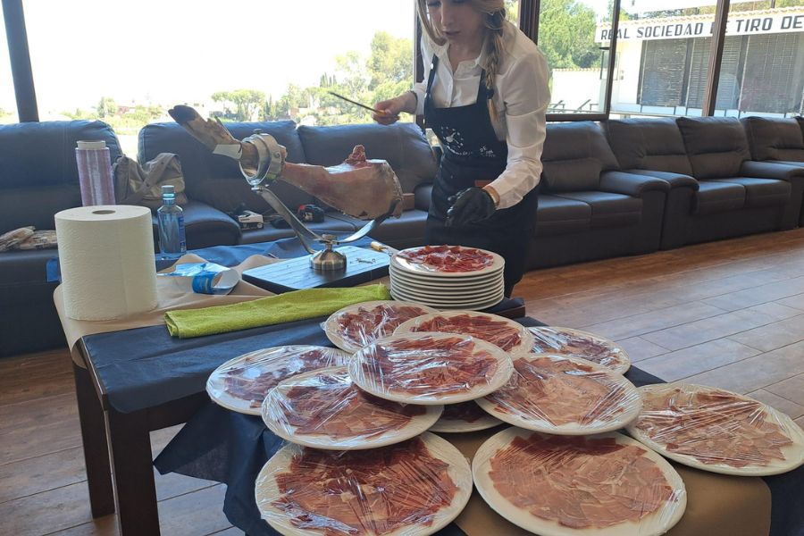 Esther Moreno – Cortadora de Jamón (3) Cortadora de Jamón en Alhaurín de la Torre, Torremolinos y Fuengirola