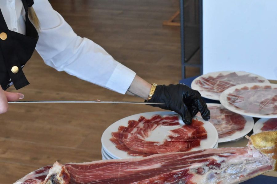 Esther Moreno – Cortadora de Jamón (4) Cortadora de Jamón en Alhaurín de la Torre, Torremolinos y Fuengirola