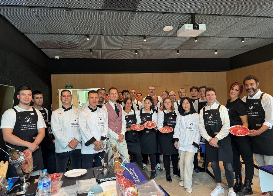 Curso Privado Cortador de Jamón Granada 2024 (4 Personas) 1 Curso Cortador de Jamón en Barcelona: maestría ibérica en cada loncha