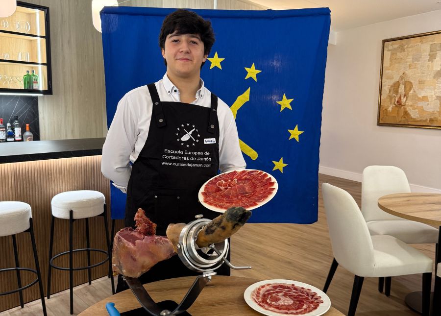Curso Privado Cortador de Jamón Granada 2024 (4 Personas) 1 Andrés Jiménez Pérez, Cortador de Jamón en Córdoba