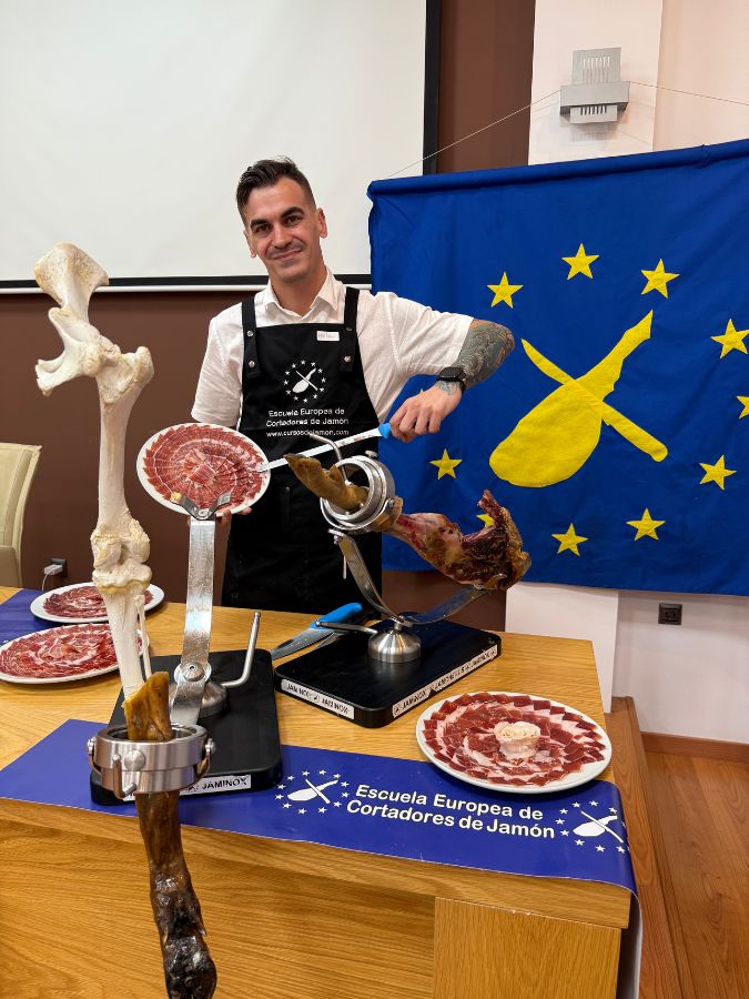 Curso Cortador de Jamón Málaga - Julio 2025 (14) Curso cortador de Jamón en Málaga