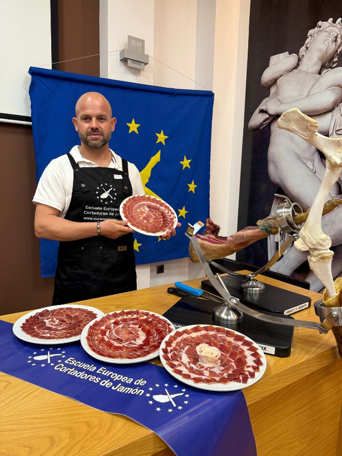 Curso Cortador de Jamón Málaga - Julio 2025 (4) Curso cortador de Jamón en Málaga