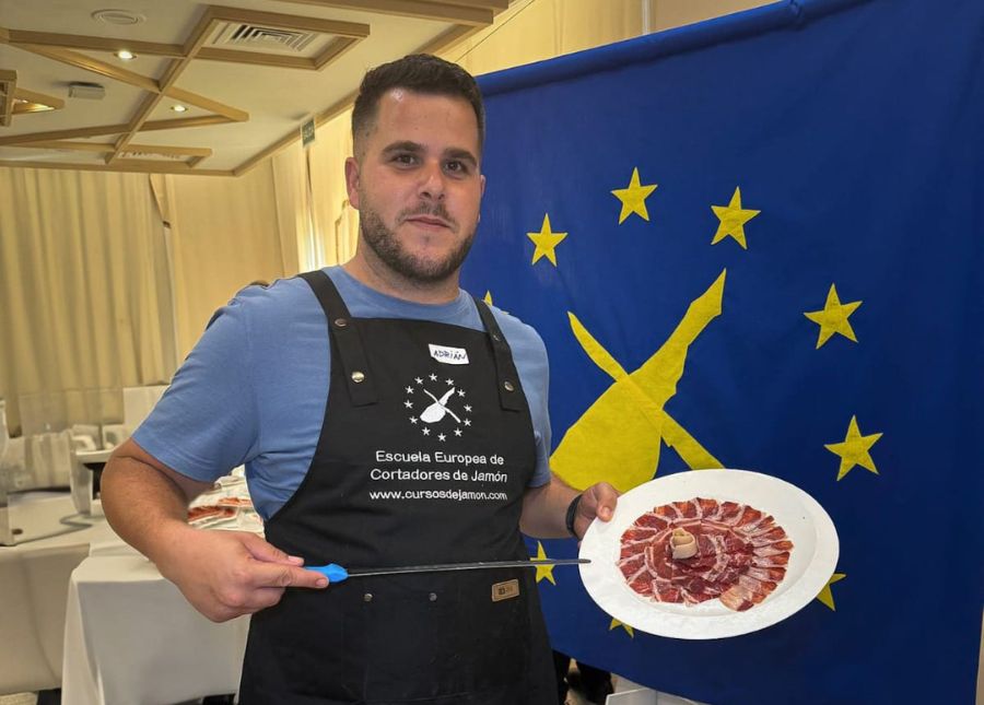 Adrián Giráldez Pozo – Cortador de Jamón en Casariche, Sevilla