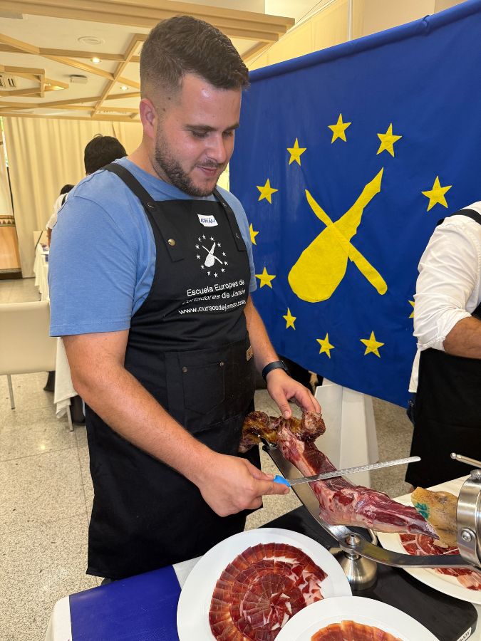 Adrián Giráldez Pozo – Cortador de Jamón en Casariche, Sevilla