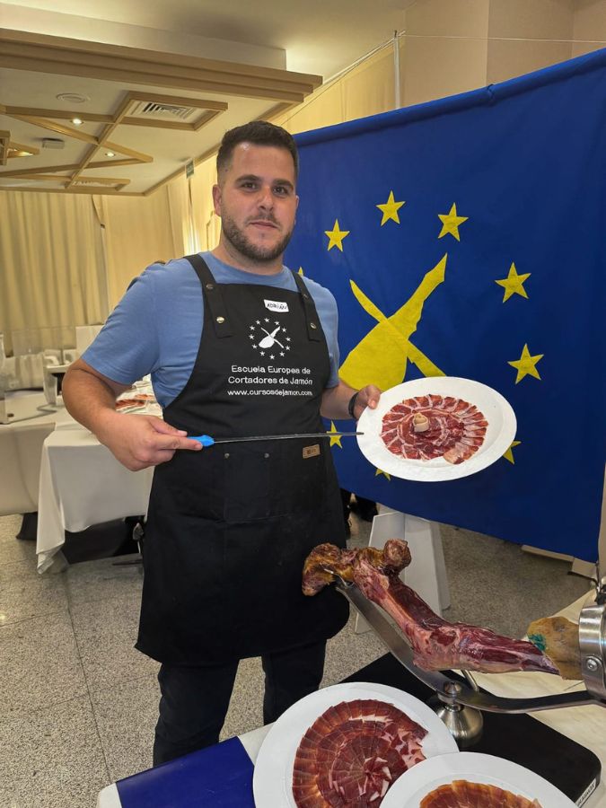 Adrián Giráldez Pozo – Cortador de Jamón en Casariche, Sevilla