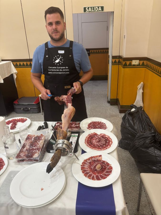Adrián Giráldez Pozo – Cortador de Jamón en Casariche, Sevilla