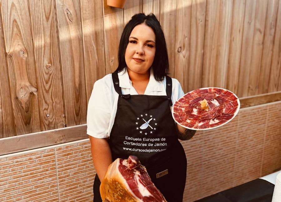 Natalia Castaño Vargas, Cortadora de Jamón en Ibiza