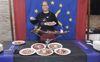 Pilar Fernández Hernández, Cortadora de Jamón en Pilas, Sevilla